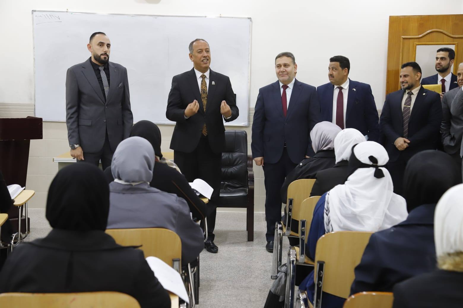 من القائم بوابة العراق الغربية